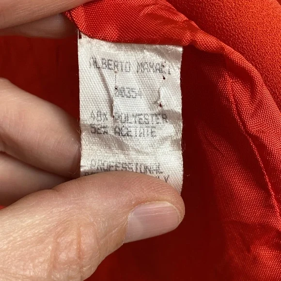 Alberto Makali Red Blazer with Modern Silhouette - Picture 3 of 4